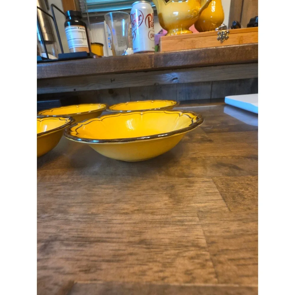Metlox Poppytrail Yellow Scalloped Fruit Bowls Set of 4 California Pottery